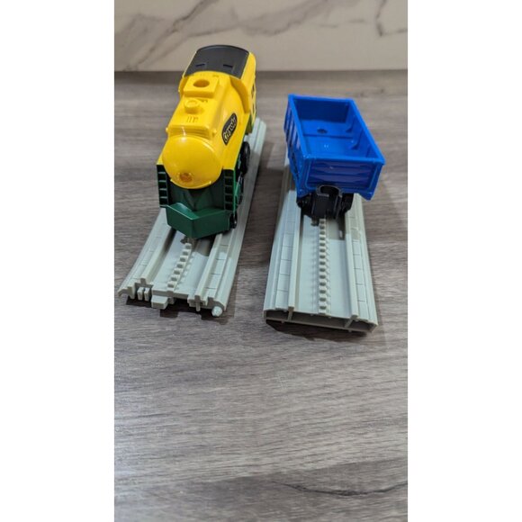 Lionel Crayola Imagination Express Train Set Engine Cargo Car Toy  2 track parts - Picture 2 of 15